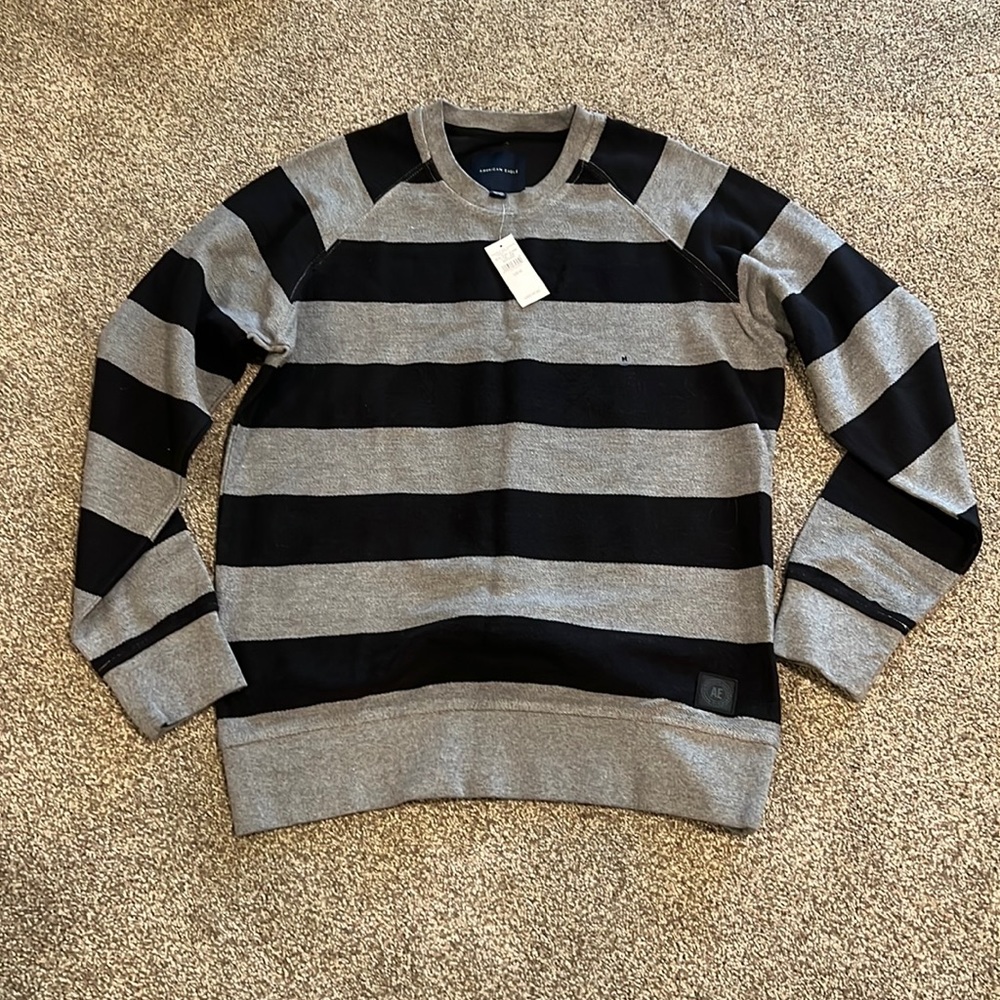 NWT Men’s (young) American Eagle Long sleeved pullover